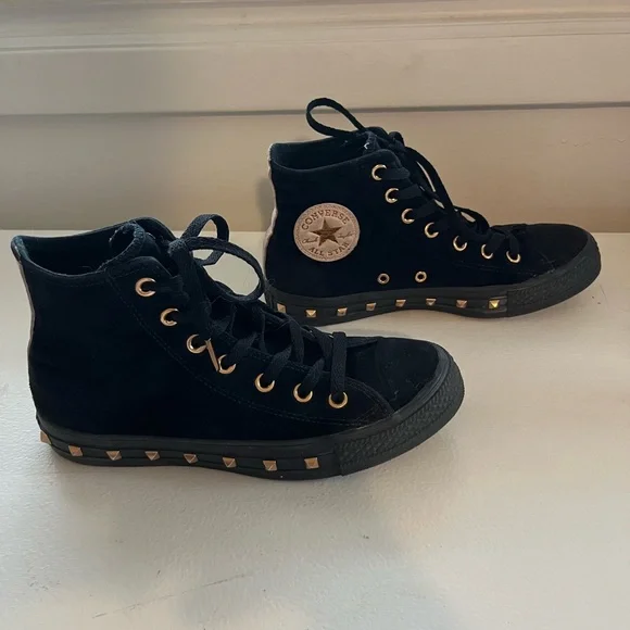 Black suede Converse in a size 7.5 - Picture 2 of 6